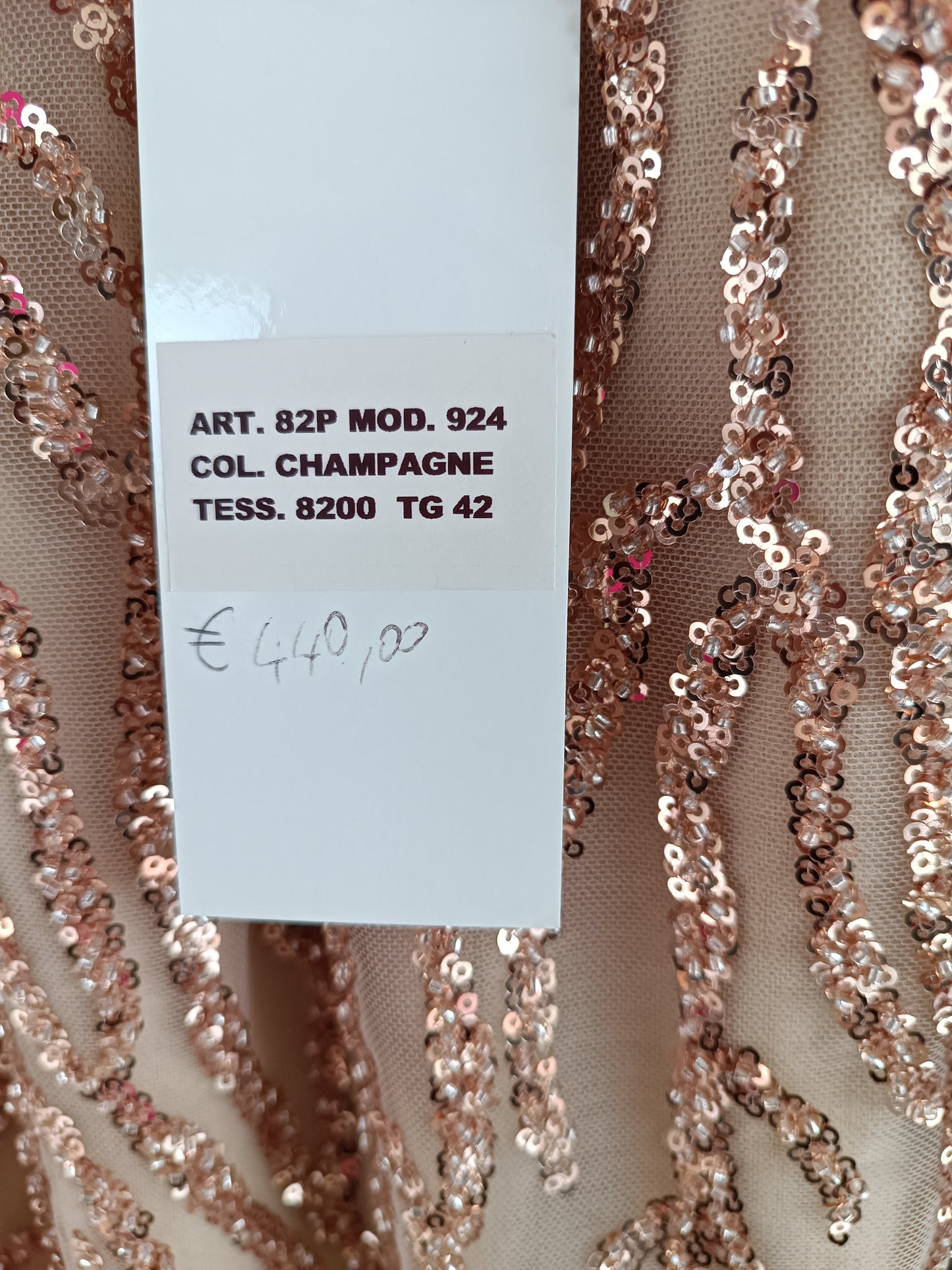 82P - 924 Vivien luxury champagne